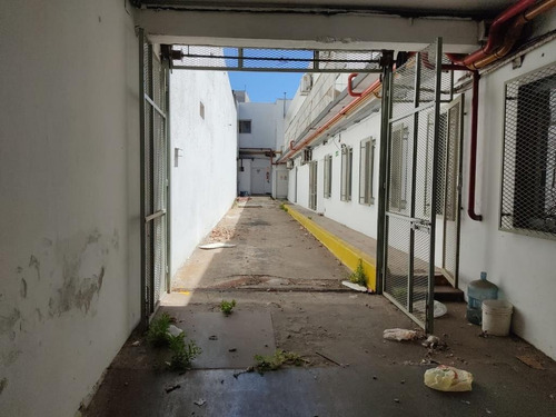 Imagen 2 de 20 de Galpon Comercial Con Local En Alquiler Paternal/chacarita