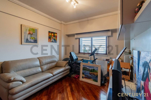 Venta Departamento 4 Ambientes Con Dependencia En Flores Sobre Avenida Avellaneda