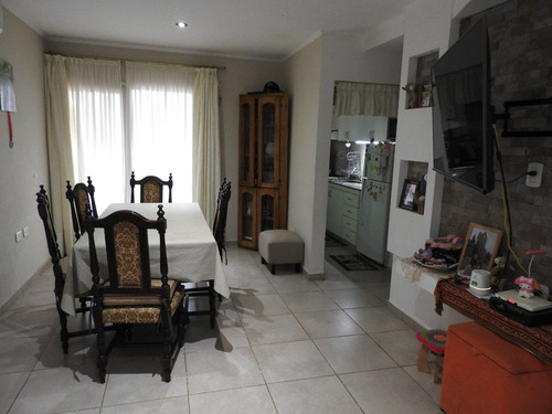 Casa Tipo Dúplex En Hnos D´adam N°975, Procrear