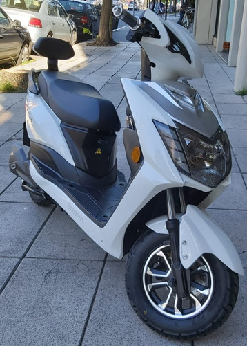 Imagen 3 de 19 de Scooter Sunra Leo Moderna Confortable Urbana Bat Gel D