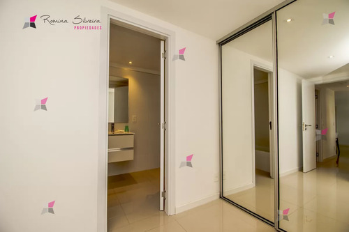 Venta De Apartamento De 2 Dormitorios Y Dependencia En Torre Esmeralda Punta Del Este