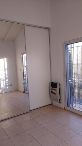 Alquiler Triplex En Complejo Cerrado - Bella Vista