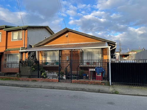 Vende Casa En Sector Población Antonio Varas, Puerto Montt.