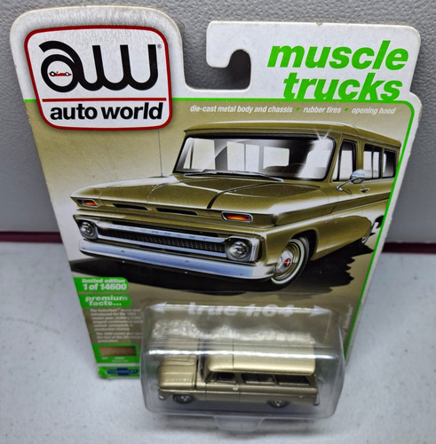 Auto World 1966 Chevy Suburban Muscle Trucks 1/64 C-17 Dorado (Usado)