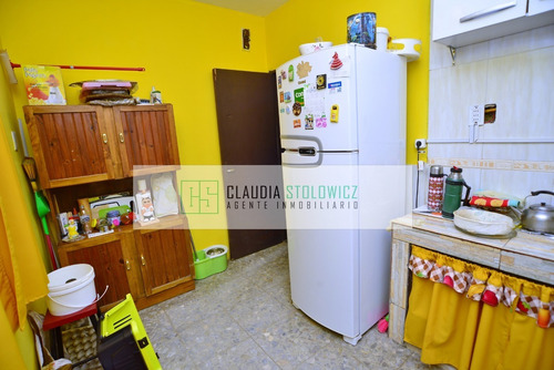 Casa En Venta En La Unión 2 Dormitorios Con Patio Al Frente Y Fondo Con Cochera Propiedad Horizontal