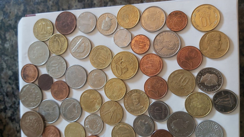 Vendo Moedas De Vários Países Uma Verdadeira Diversidade