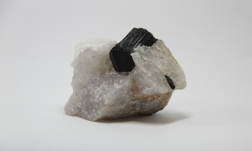 Imagen 1 de 3 de Piedra Turmalina Negra En Matriz De Cuarzo Chica