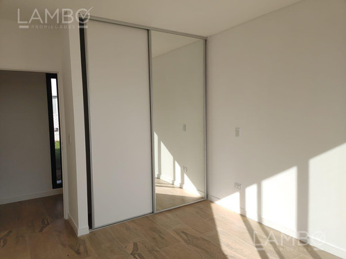 Venta Casa Escobar San Sebastian