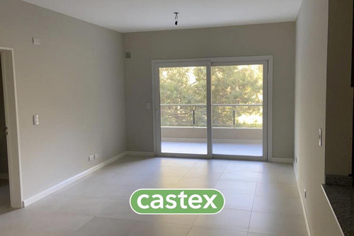 Imagen 3 de 12 de Departamento De Tres Ambientes En Venta En Primer Piso En Liquidambar, Pilar