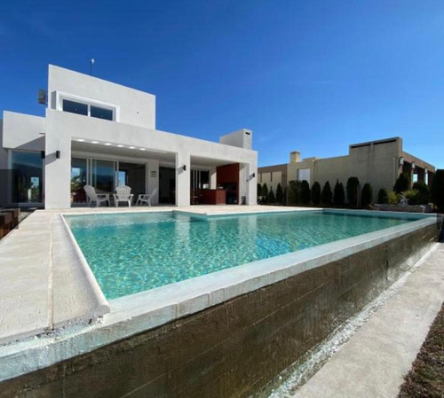 Venta Casa 3 Dormitorios En Arroyo De Los Patos
