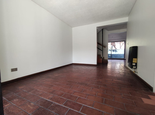 Imagen 8 de 27 de Casa Lugar Residencial De 3 Pisos Remodelada