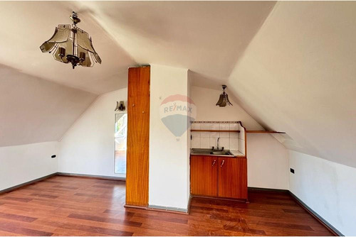 5 Dormitorios 3 Pisos Más Subterráneo Condominio