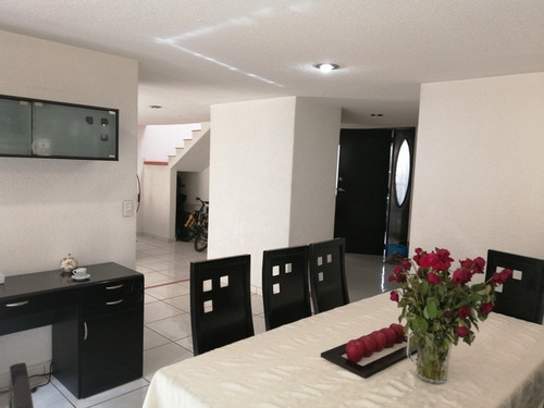 Imagen 3 de 14 de Venta Casa Circuito Novelistas, Ciudad Satélite, Naucalpan