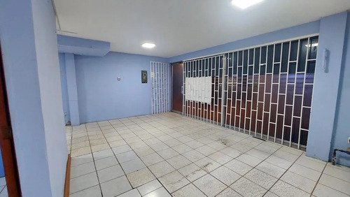 Plaza Ñuñoa Edificio Acuario Local En Venta
