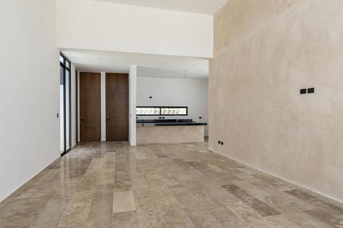 Venta De Casa Residencial En Temozón, Mérida