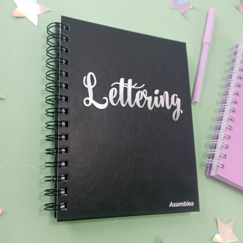 Imagen 3 de 5 de Cuaderno Asamblea Lettering Tapa Dura A5 70h (cod86)