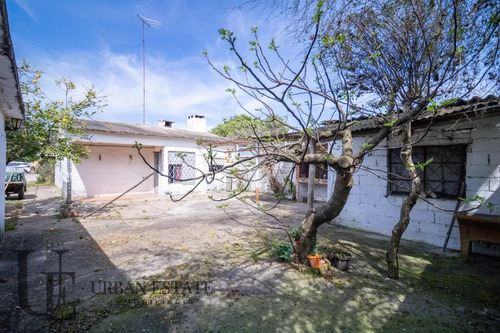 Venta Casa 2 Dormitorios + Apartamento De Servicio, En Pando