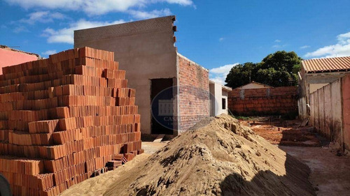 Imagem 1 de 1 de Casa Em Construção No Bairro Jussara! - Ca1804