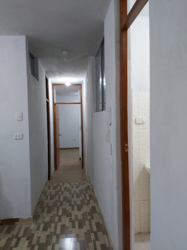 Alquilo Departamento Urb. Sta. Margarita 3ra. Et. (2do. Nivel) (ref. : A Una Cuadra De Maxi Bodega Av. Principal)