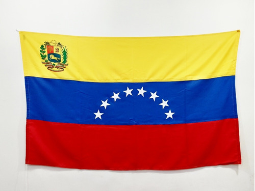 Imagen 1 de 5 de Oferta!! Bandera De Venezuela 150x90 Cm Somos Tienda Física