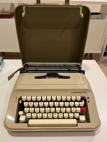 Underwood 319 Maquina De Escribir. España. Pica (Usado)