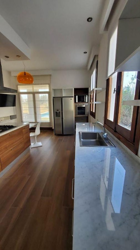 Imagen 14 de 30 de Venta Casa 5 Ambientes Con Piscina En Barrio El Golf - Nordelta.