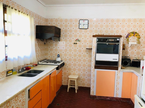 Chalet 3 Ambientes Con Parque Y Cochera En Barrio La Florida