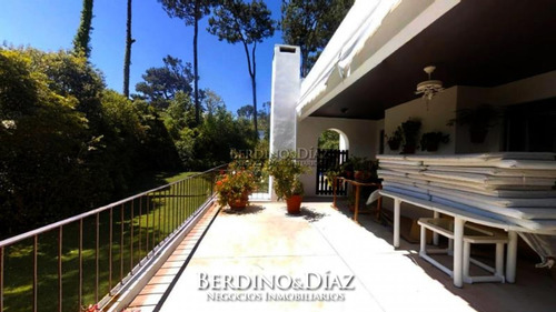 Exclusiva Y Hermosa Casa Ideal Para Vivir Todo El Año En Punta Del Este- Ref: 364