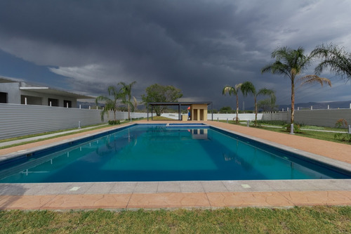 Imagen 4 de 14 de Venta De Casa Con Terraza Al Sur De Cuernavaca