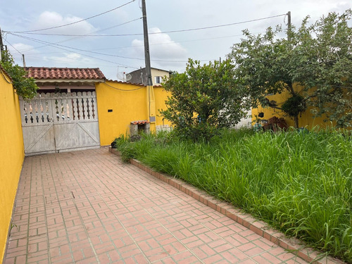 Casa Com 3 Dormitórios E Próxima De Comércios Em Itanhaém Litoral Sul De Sp
