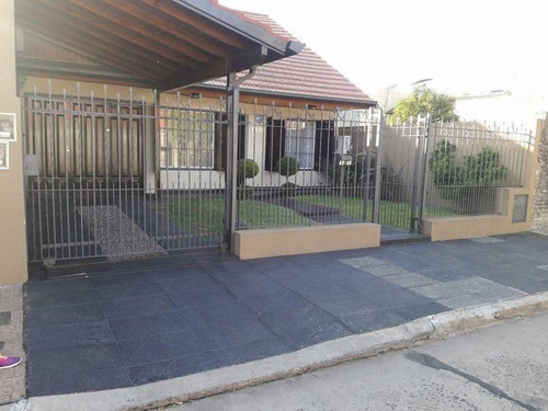 Chalet 4 Ambientes Con Cochera Doble