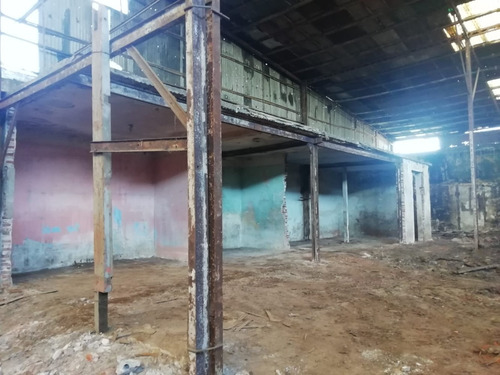 Maroñas: Local 1.512 M2* Bazzano 4013 Y Gral. Flores