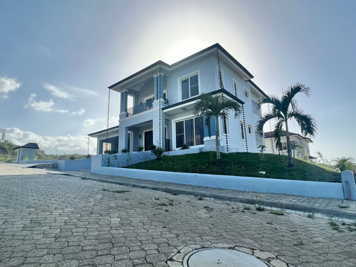 Villa Nueva En Star Hills Puerto Plata De 4 Habitaciones De Oporunidad Con 700m2 De Solar