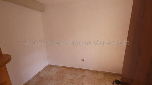 Apartamento En Venta. Montalban Ii. 24-10011