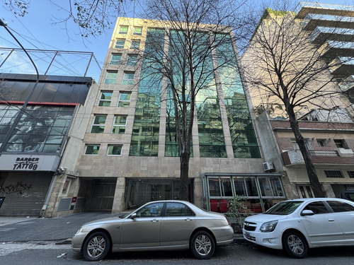 Alquiler: Oficina 3 Ambientes Con Cochera - Edificio Corporativo - Super Luminosa