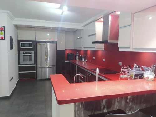 Imagen 6 de 25 de Town House En Urb. Lomas Del Este Res. Lomas Alto. Cl-fd605