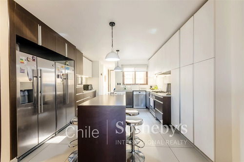 Casa En Venta De 3 Dorm. En Lo Barnechea