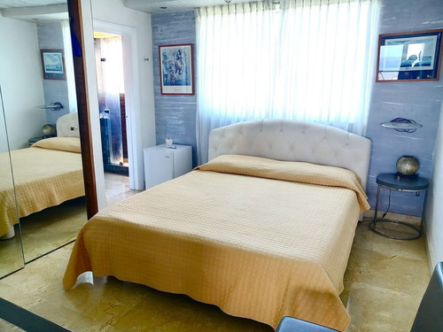 Penthouse En Alquiler En Los Cacicazgos. Av. Anacaona Con Vi