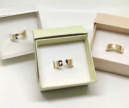 Imagen 5 de 7 de Anillo Pinza Plata Letra Y Corazón De Oro 18