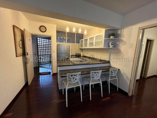 Imagen 2 de 9 de Bello Y Acogedor Apartamento Amoblado Ubicada En El Rosal Caracas 22-21707
