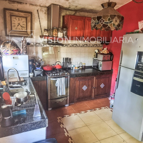Imagen 8 de 14 de Venta Chacra Casa Con Piscina En Lagos Del Norte A 13km De Cd. De Rivera, Terreno De 1769 M2. 4 Dormitorios Y 2 Baños, Estufa A Leña, Terreno Enorme Con Arboles Frutales. Agua Con Pozo, Ute, Internet