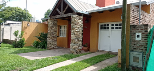 Imagen 2 de 24 de Casa Residencial Con Pileta, Dos Dormitorios