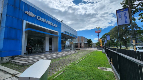 J. C. Alquiler Local Comercial, En La Av. Universidad De Naguanagua, 215482