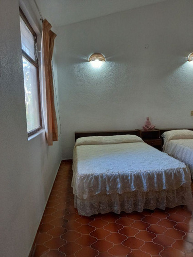 Casa Sola En Lomas De Atzingo, Cuernavaca, Morelos - Ber-1024-cs*