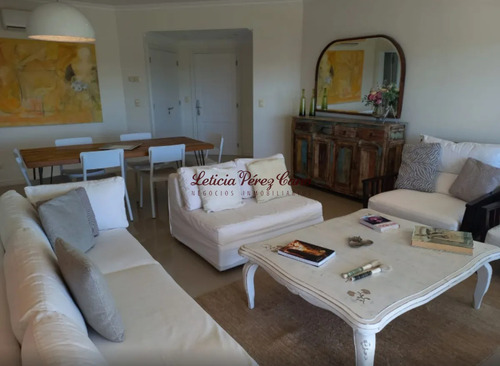 Venta Apartamento 3 Dormitorios En Playa Mansa, Complejo Veramansa