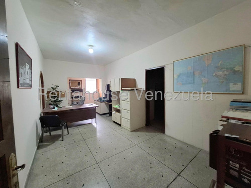 Edificio En Venta En Av Miranda Maracay Excelente Ubicacion 3 Niveles Deposito Areas Oficinas Ascensor De Carga Y Mas Alto Trafico Estef 25-12253