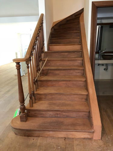 Escalera De Madera Revestimiento Y Estructuras