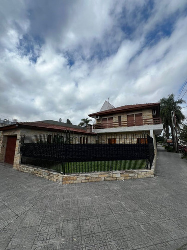 Casa En Venta En Isidro Casanova