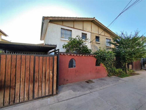 Casa En Venta De 4 Dorm. En Maipú