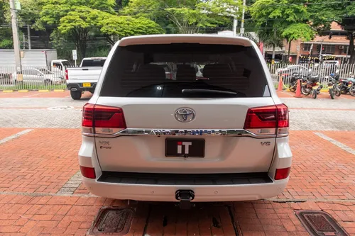 Toyota Land Cruiser Lc200 Vxr 4.6 At 4x4 2021 Blindaje 2+